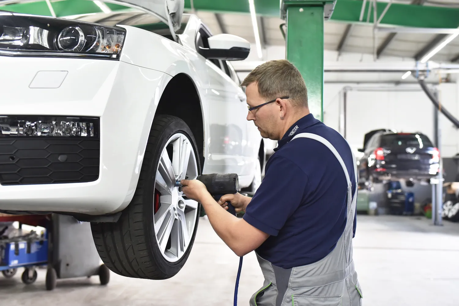 Serwis samochodowy – wszystko, co powinniśmy wiedzieć o jego wyborze