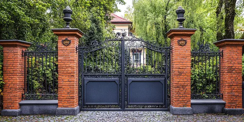 Wie hoch dürfen Zäune zum Nachbarn sein?