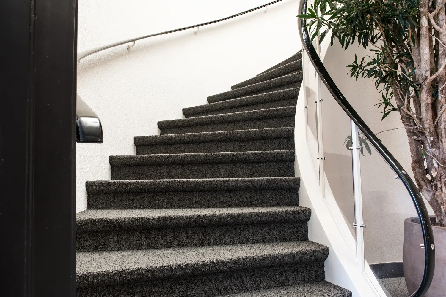 Wykładziny biurowe - w jaki sposób je wyczyścić?